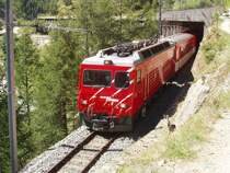 HGe 4/4 1 mit einem Regiozug nach Brig zwischen Zermatt und T�sch. 05.08.07