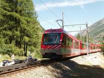 Pendelzug BDSeh 4/8 nach T�sch zwischen Zermatt und T�sch. 05.08.07