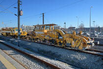 Ein paar Schienenbaufahrzeuge (Plasser Espanola PDB-110 99 71 301 22 21-8 55 & 08-32-U 56) standen in der Nähe des Bahnhofes Aveiro herum. (Januar 2017)