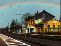 Regenbogen über dem Bahnhof von Kattenvenne (Strecke Münster - Bremen), März 2021
