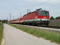 1044 041 mit Schlierengarnitur am 9.8.2007 als REX 3909, auf dem Bild zwischen Ansfelden und Nettingsdorf