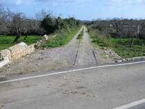 Mallorca/Arta,03.01.06,Blick vom gleichen �berweg in Richtung Son Servera.