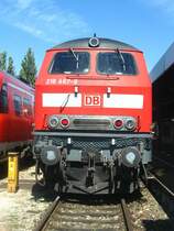 Daank Fu�g�nger�berweg konnte ich dieses Sch�ne Bild von 218 467-9 in Lindau machen (15.8.07)