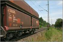 Natoll...Eine �berholung und man ist an der falschen Stelle ;-(
W�hrend der leere Kalkzug, gef�hrt von der 1144 216 und 234, auf  Gegengleis  Richtung Brannenburg f�hrt, eilt die Innsbrucker 1144 252 auf dem Nebengleis mit einem G�terzug zum Brenner heran. (29.06.07) (1)
