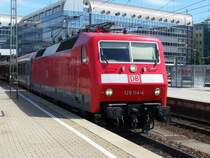 120 114 verl�sst am 15.08.2007 mit EC 114 nach Dortmund M�nchen Hbf. Die Fahrt endete allerdings schon nach wenigen Metern. Ein Fahrgast hatte die Notbremse gezogen.