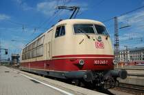 103 245-7 wurde am 15.08.07 mit dem UEx 1367 von Narbonne nach Salzburg HBF im M�nchener HBF verkoppelt. Hier kurz vor dem Ankoppeln.