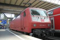 120 154-0 fuhr am Mittag des 15.08.07 gerade mit einem, in M�nchen HBF endenden InterCity in den M�nchener HBF ein. Hier ist die Lok vom Fernzug getrennt zu sehen.