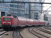 BR 143 305-1 mit Airport-Express-Sch�nefeld RE7 nach W�nsdorf-Waldstadt. 