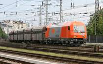 Auch am Feiertag ist viel los am Linzer Hauptbahnhof! Einfahrt der RTS 2016 905 am 15. August 2007.