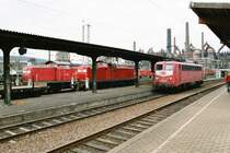 140 317 und 2 294 am 25.3.04 in V�lklinger Bf vor dem Weltkulturerbe der Unesco die V�lkilnger H�tte.