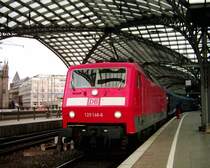 BR120 vor dem NZ300 aus Milano Centrale im K�lner Hbf.