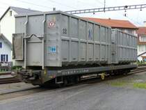 CJ - Abgestellter G�terwagen Sb 366 f�r Kehrrichtcontainer im Bahnhof von Tavannes am 08.07.2007