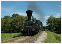 Diese Aufnahme zeigt 671 mit ihrem SPz 8520 am 15.8.2007 bei der Rückfahrt von Wies-Eibiswald nach Premstätten-Tobelbad bei der Querung der Schwarzen Sulm kurz vor dem Bahnhof Schwanberg.