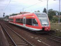 646er Einheit am 15.08.2007 in Michendorf als RB 33 nach J�terbog. Meines Wissens die einzige Strecke im Gro�raum Berlin, wo die Dinger Sinn machen. Alle anderen Strecken, wo diese Fahrzeuge eingesetzt werden, sind komplett elektrifiziert!!!