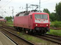 120 117-7 im Vorfeld des Rostocker Hbf am 12.08.07