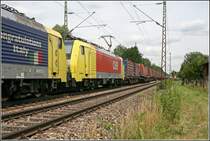 Die im Besitz der Lokomotion befindliche E189 909 tr�gt noch die Folien des Vorbesitzers und lassen den ehemaligen Einsatz bei den �BB erkennen. Am 29.06.07 rollt die E189 909 mit der E189 917RT von M�nchen nach Italien.