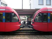 Berner Oberland 2007 - Unsere Rundreise von Spiez �ber Bern und Solothurn, Konolfingen f�hrte uns am 19.07.2007 auch nach Burgdorf. Gemeinsame Sache machten die beiden GTW des Regionalverkehr Mittelland als S 44 von Bern bis Burgdorf. Ab hier gehen sie getrennte Wege, der rechte Zug f�hrt nach Wiler, der Linke nach Langnau �ber Hasle-Ruegsau.