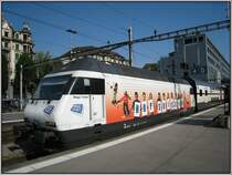 Re 460 101 steht am 19.07.2007 vor einem IR nach Z�rich im Bahnhof von Luzern. 