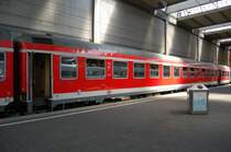 Ein umlackierter Bimz (IR-Wagen) war am 15.08.07 eingereiht in einem RegionalExpress nach Regensburg HBF, hier im M�nchener HBF fotografiert.