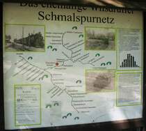 Eine recht ansprechend gestaltete Informationstafel �ber das ehemalige Wilsdruffer Schmalspurnetz, aufgestellt am ehemaligen Bahndamm und jetzigem Wander- /Radweg zwischen Herzogswalde und Helbigsdorf;  05.08.2007
