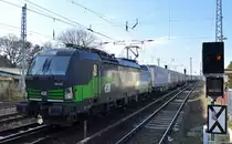 LTE Logistik- und Transport GmbH, Graz [A] mit der ELL Vectron  193 232  [NVR-Nummer: 91 80 6193 232-6 D-ELOC] und KLV-Zug Richtung Poznan (Polen) am 02.03.22 Berlin-Hirschgarten.
