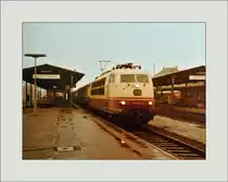 Die DB 103 118-6 hat mit dem IC 178 Hamburg - Genève Baden - Baden (vormals Baden Oss), wobei das Zeigen dieses Bildes eher durch die Bahnsteige des heute komplett anders aussehende Bahnhofs motiviert ist. 

Analogbild vom 12. Februar 1983