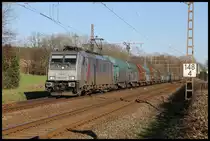 Akiem Lineas 186387 durchfährt hier am 23.02.2022 um 15.35 Uhr den ehemaligen Bahnhof Velpe in Richtung Rheine.