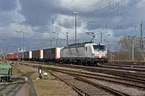 Siemens Vectron 193 597-2 durchfährt den badischen Bahnhof. Die Aufnahme stammt vom 22.02.2022.