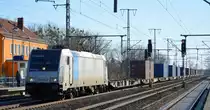 TX Logistik AG, Bad Honnef [D] mit  185 696-2  [NVR-Nummer: 91 80 6185 696-2 D-Rpool] und Containerzug am 01.03.22 Durchfahrt Bf. Golm (Potsdam).