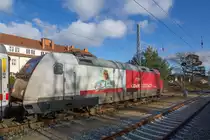 Werbelok 101 076 mit IC 2212 in Binz am Bahnsteig. - 04.03.2012 - Aufgenommen vom Bahnsteig 3.