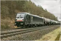 187 100-3 hier mit einem Kesselzug im Haunetal am 09.02.2022.