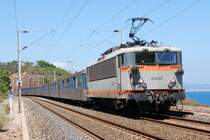 SNCF BB 25657 mit Regionalzug am 28.06.2007 auf dem Weg Richtung Fr�jus kurz vor dem Bahnhof Anth�or.