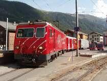 HGe 4/4 104 mit einem Post-G�terzug in Zermatt. 06.08.07
