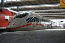Ein ICE-3-Triebzug stand am 15.08.07 im M�nchener HBF.