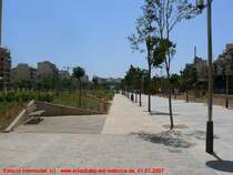 Estaci� Intermodal, Blick durch den Park zur�ck in Richtung alter Hafentunnel. Fotostandort kurz vor der Gaspar Benassar Br�cke. Foto: 01.07.2007