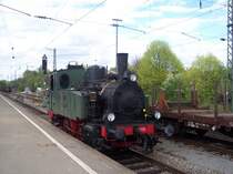 Lok 11 der GES steht am 24.04.2004 in N�rtingen, bereit zur Fahrt nach T�bingen, von wo aus es am 25.04.2004 zusammen mit Lok GES 16 �ber die Hohenzollerische Landesbahn nach M�nsingen gehen sollte. Beide Loks waren fr�her im Besitz der Hohenzollerischen Landesbahn, bevor sie von der GES gekauft wurden.