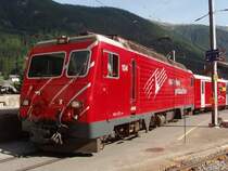 HGe 4/4 104 mit einem Post-G�terzug in Zermatt. 06.08.07