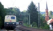 181 211  Lorraine  sowie 181 214  Mosel  ziehen ihren ca. 20 Minuten versp�teten Intercity 2159 am 19.08.07 durch Weidenthal in der Pfalz. N�chster Halt des Zuges ist Neustadt an der Weinstra�e HBF.