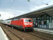 BR 120 125-0 mit IC 2019 von Berlin S�dkreuz nach Stuttgart
bei der Einfahrt in Bochum Hbf.(19.08.2007)