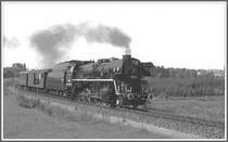 Hier noch ein letztes Mal die 556.0506 in s/w auf der Fahrt von Ceske Velenice nach Gm�nd N�. (Archiv 09/75)