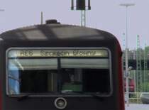 RE6 von L�beck nach Stettin Hbf. Rechts, kann man gerade noch 
die ersten Fahrleitungs-Masten erkennen.
Aufn. Aug. 2007