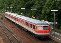 Der zuk�nftige N�rnberger Museumstriebwagen 614 005/006 am 30. Juni 2007 beim Halt in R�ckersdorf. Leider ist das Fahrzeug seit einigen Wochen ja bekanntlich, einseitig, vollkommen mit Graffitti verschandelt worden... :-(