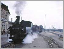 99 1563-8 auf den ausgedehnten Schmalspurgleisanlagen des Bahnhofs M�geln b.Oschatz. (Archiv 07/73)