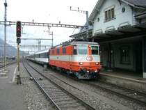 Re4/4 11108 mit einem InterRegio bei der Einfahrt in Erstfeld! (16.08.2007) Gleich hinter der Lok h�ngt ein PanGottardo-Wagen, der anl�sslich des 125 Jahre Gotthard Jubil�um von M�rz bis Oktober 2007 exclusiv verkehrt!