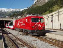 Zermatt. Der Glacier Express 904 f�hrt mit einer Hge 4/4 nach St.Moritz ab. 11.08.07