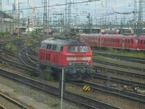 Eine 218 rangiert im Bahnhofsbereich Hbf N�rnberg, 21.8.2007