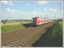 Am 14.08.2007 brauste dieser Vollzug der S5 auf der  Rennstrecke  zwischen den Stationen Frankfurt am Main-R�delheim und Wei�kirchen/Steinbach vor der Frankfurter Skyline mit H�chstgeschwindigkeit in Richtung Bad Homburg.