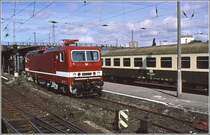 243 267-2 in gepflegten oder neuen Zustand abgestellt in Rostock HBf. (Archiv 09/87)