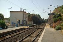 SNCF Bahnhof Anth�or am 24.06.2007. Hier blicken wir in Richtung Marseille. Die Gegenrichtung ist Nizza und weiterf�hrend Vintimille bzw. Ventimiglia (Italien).