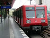 Hier f�hrt gerade einer Zug der Baureihe 485 dem Bahnhof Tiergarten aus. Dieses Zug hat als Ziel Sch�neweide (S9). 
